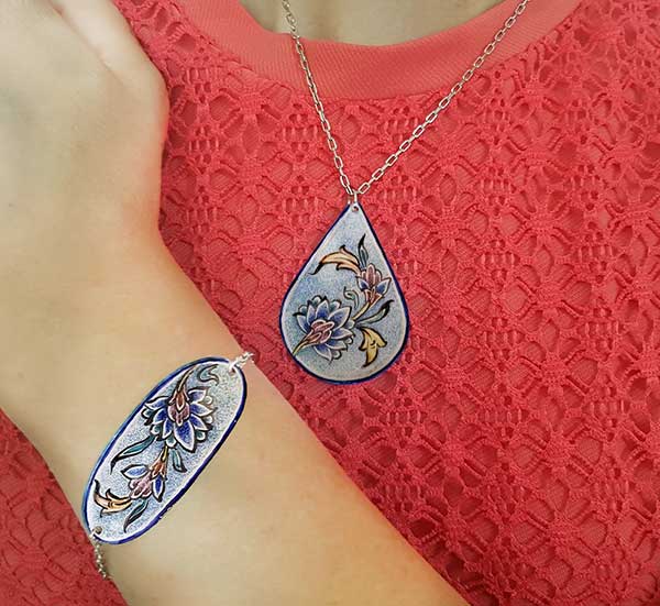 گردنبند و دستبند میناکاری با زنجیر نقره