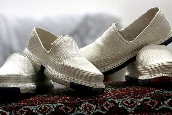 گیوه‌های مخصوص کردستانی با رویه نخ پنبه‌ای از صنایع دستی سندج