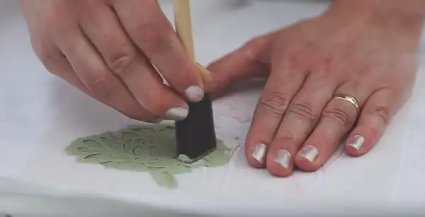 استفاده از شابلون برای انتقال طرح به پارچه