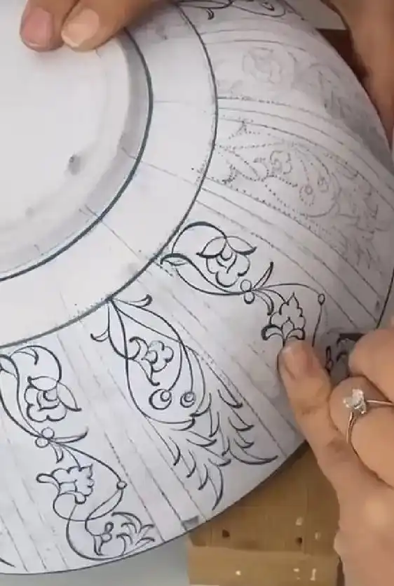 کشیدن طرح روی مس لعاب دار