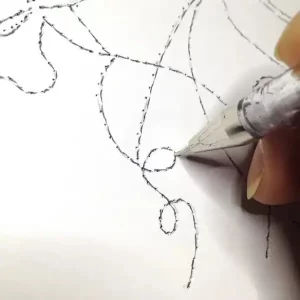 انتقال طرح روی مس با سوزن کاری یکی از مراحل ساخت میناکاری