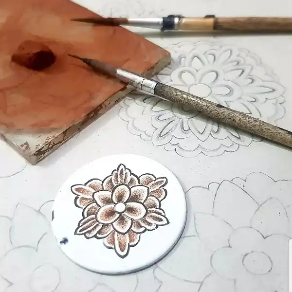 آشنایی با هنرمندان میناکاری