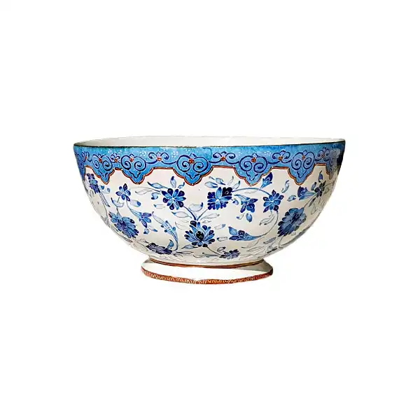 مینای نقاشی یکی از انواع میناکاری در اصفهان