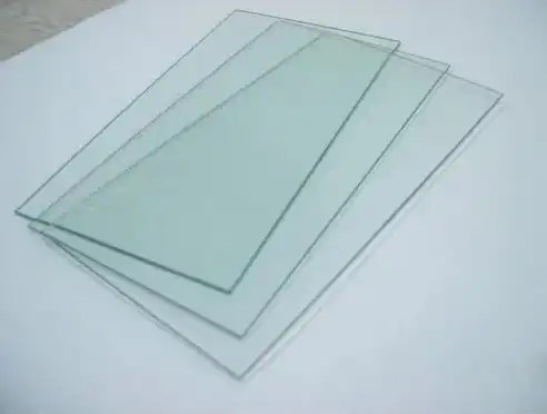 شیشه از ابزار میناکاری برای درست کردن رنگ