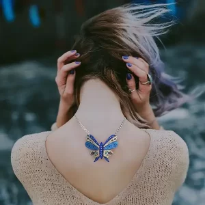 عکس گردنبند میناکاری شده پروانه ای شکل با زنجیر استیل