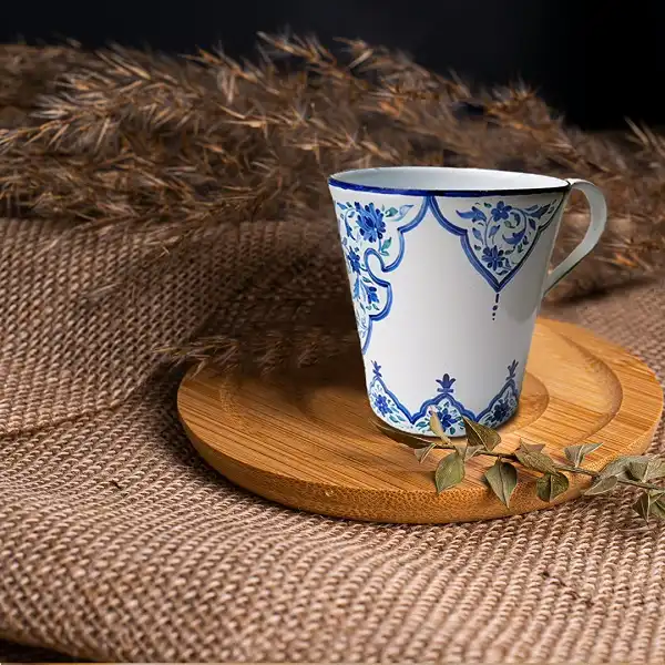 ماگ میناکاری روی مس لعاب دار رنگ آمیزی شده با رنگهای لاجورد و فیروزه ای