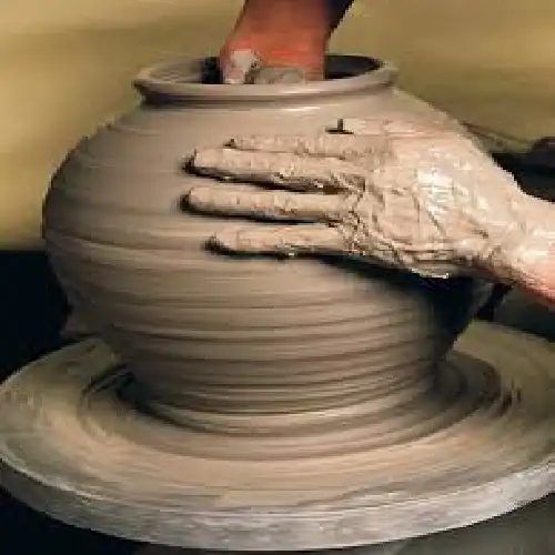 تصویری از هنر سفالگری در خراسان شمالی