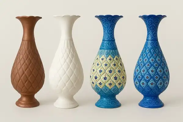 گلدان میناکاری شده با رنگ‌های فیروزه‌ای و لاجوردی در فرآیند ساخت